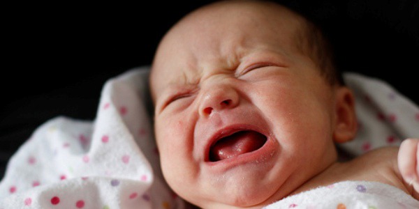 7 دلیل گریه كردن نوزادان و راه های آرام كردن آنها