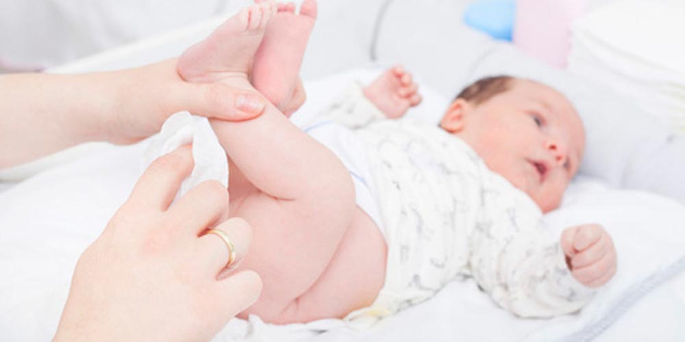 ادرار و مدفوع نوزاد یک ماهه